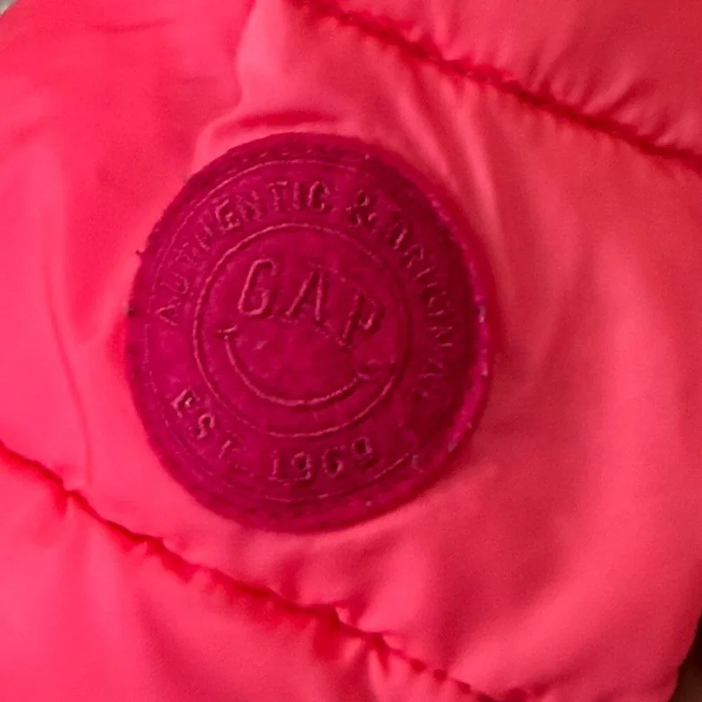 GAP Kids hot pink puffer jacket girls medium lightweight waterproof winter play